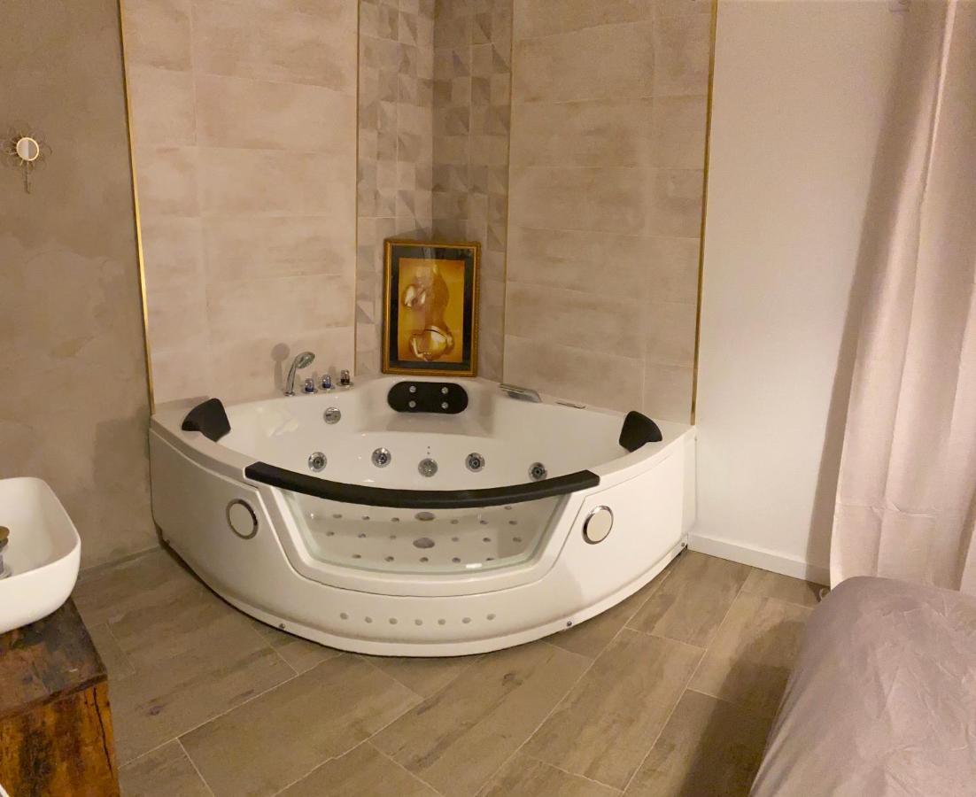 Maevana Poussan Luaran gambar